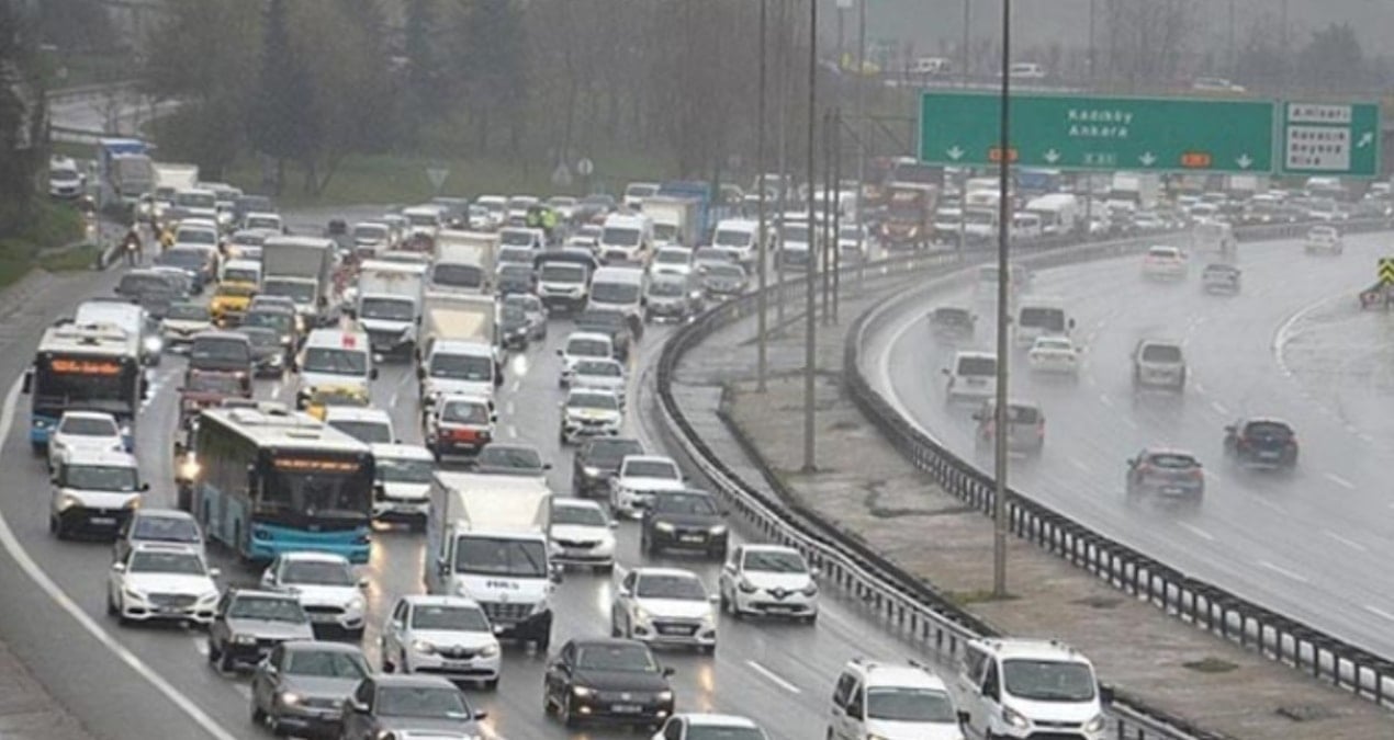 bir yanda abluka bir yanda okul acilisi istanbulda trafik kilit MrgnWgbj