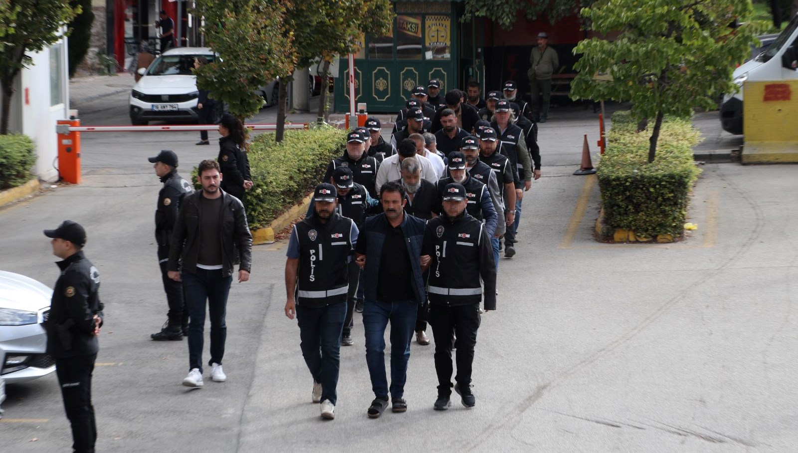 eskisehirde tefeci operasyonu 10 gozalti WcFApN7S