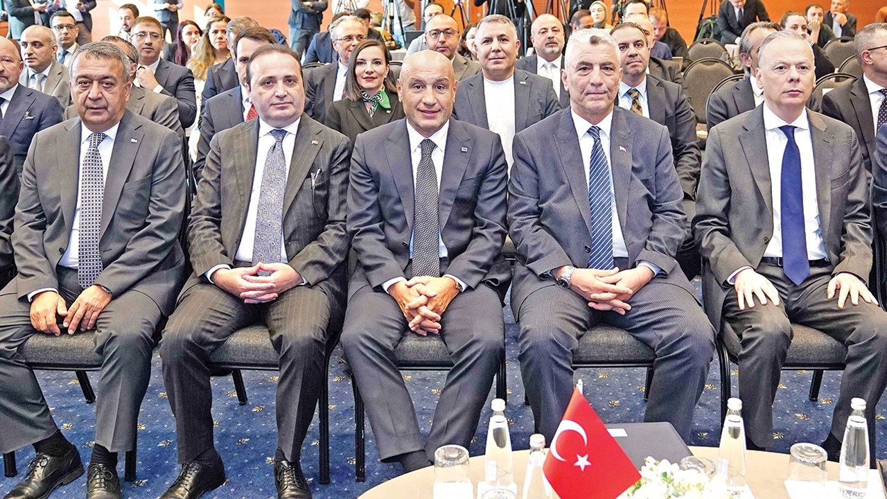 otomotivin liderliginde ekim ihracati 24 milyar dolar mcRKBlu3.jpg