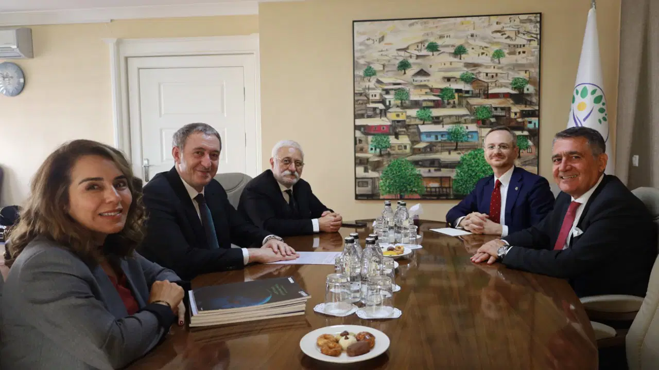 tusiad heyeti dem parti es genel baskani bakirhani ziyaret etti DGXL7cVW.jpg