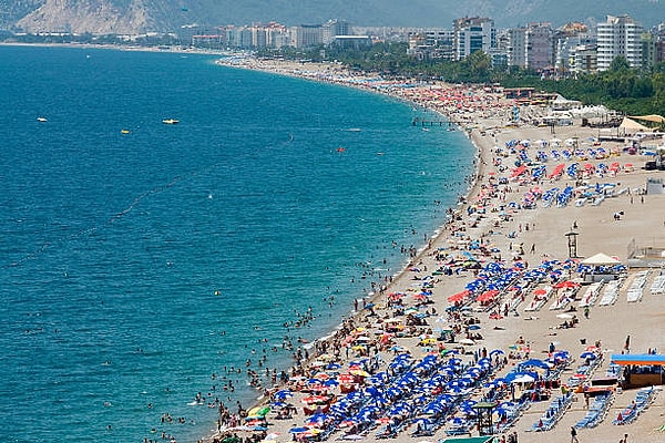 Antalya’nın Plajlarıyla Unutulmaz Bir Yaz Deneyimi 2026**
